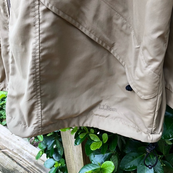 Tan light weight jacket with a hood - Picture 8 of 9
